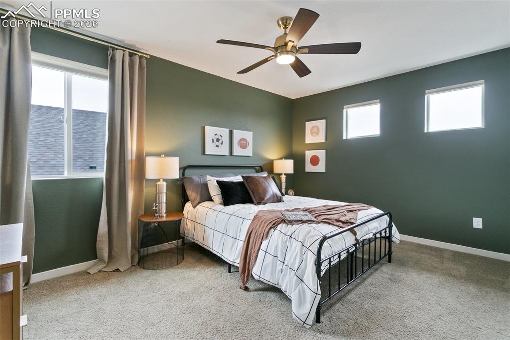 Image 27 of 50: Bedroom