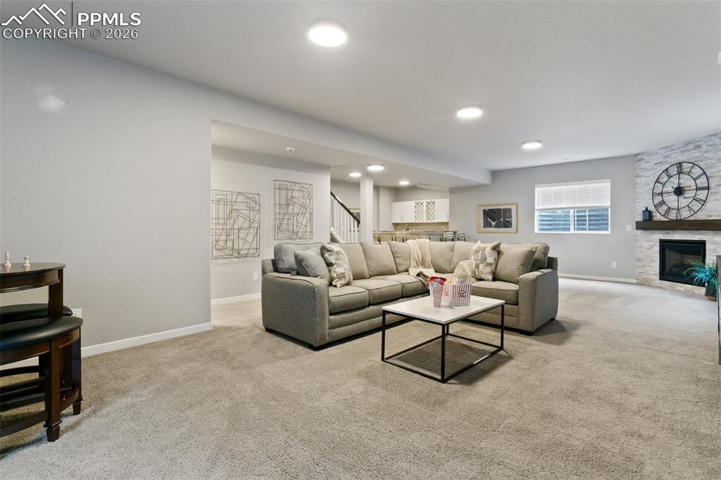 Image 31 of 50: Living Room