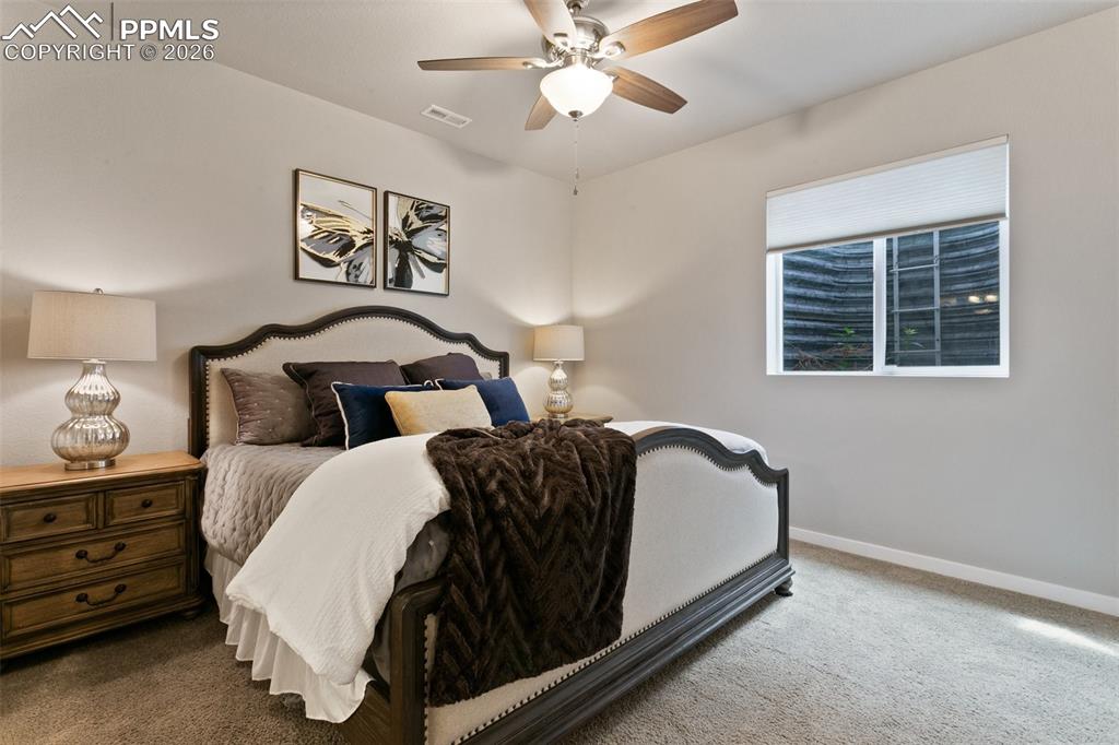 Image 32 of 50: Bedroom