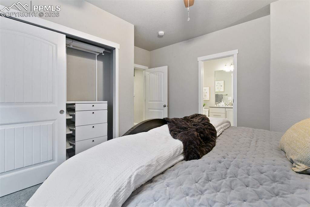 Image 33 of 50: Bedroom