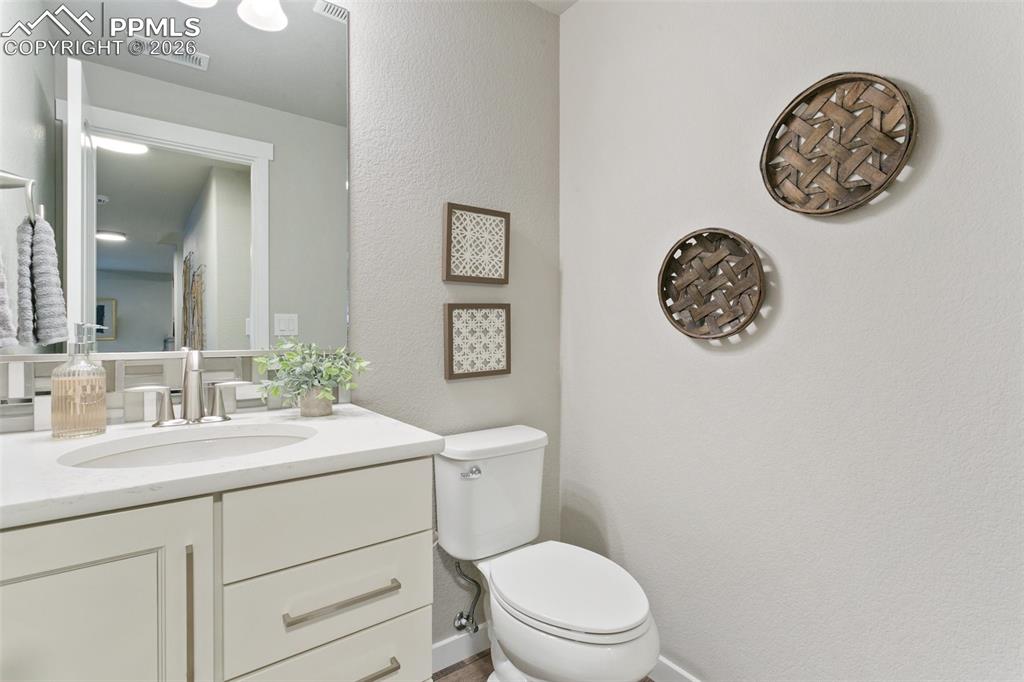 Image 34 of 50: Bathroom