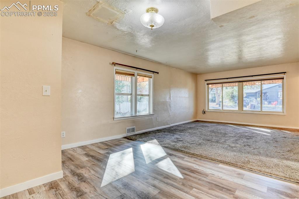 Image 11 of 30: Main house living room/dining room combo