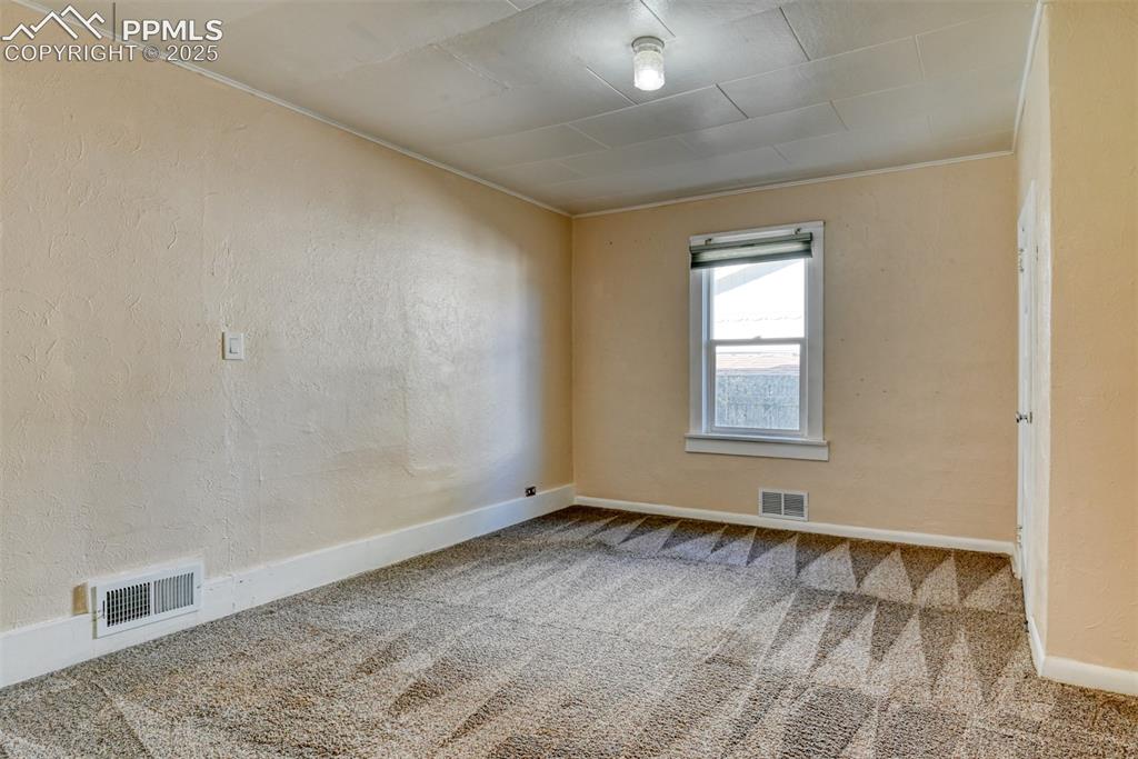Image 15 of 30: Main house primary bedroom