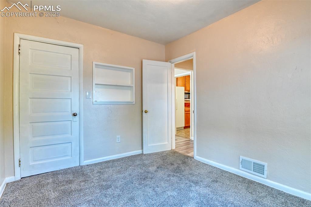 Image 17 of 30: Main house 3rd bedroom