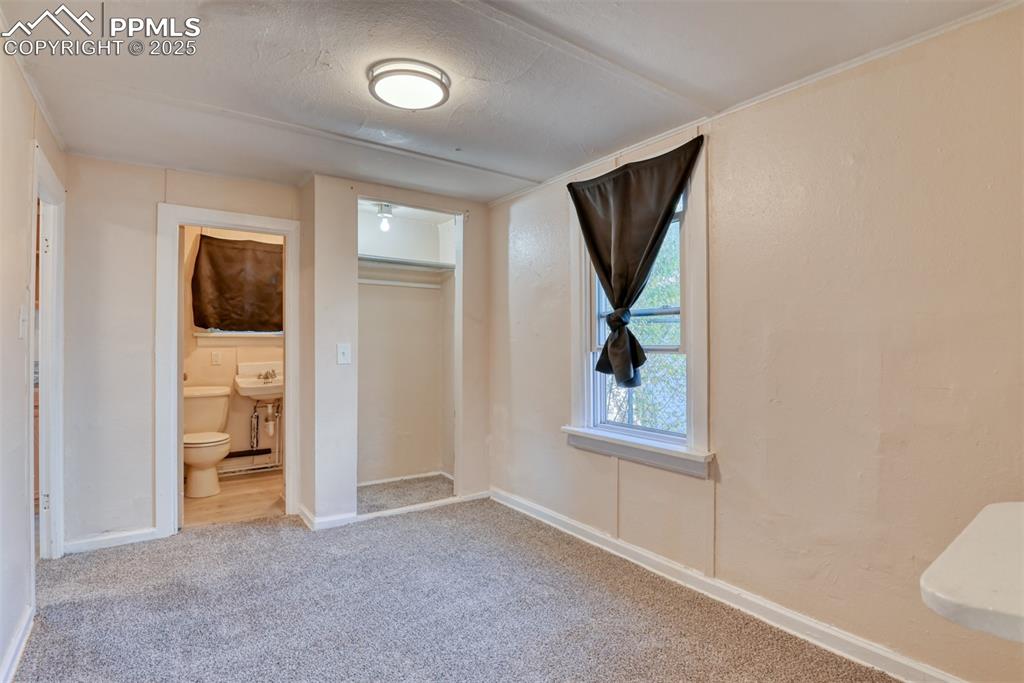 Image 26 of 30: Bedroom