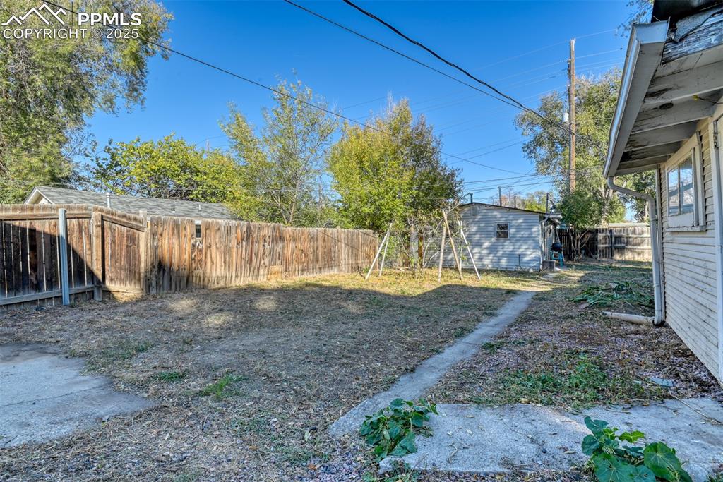 Image 32 of 32: Yard