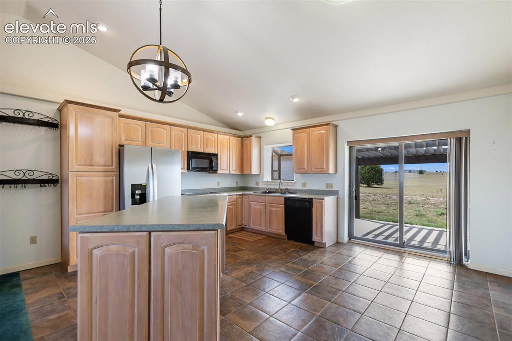 Image 4 of 30: Kitchen