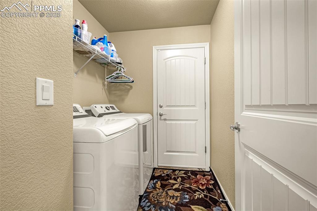 Image 14 of 30: Laundry