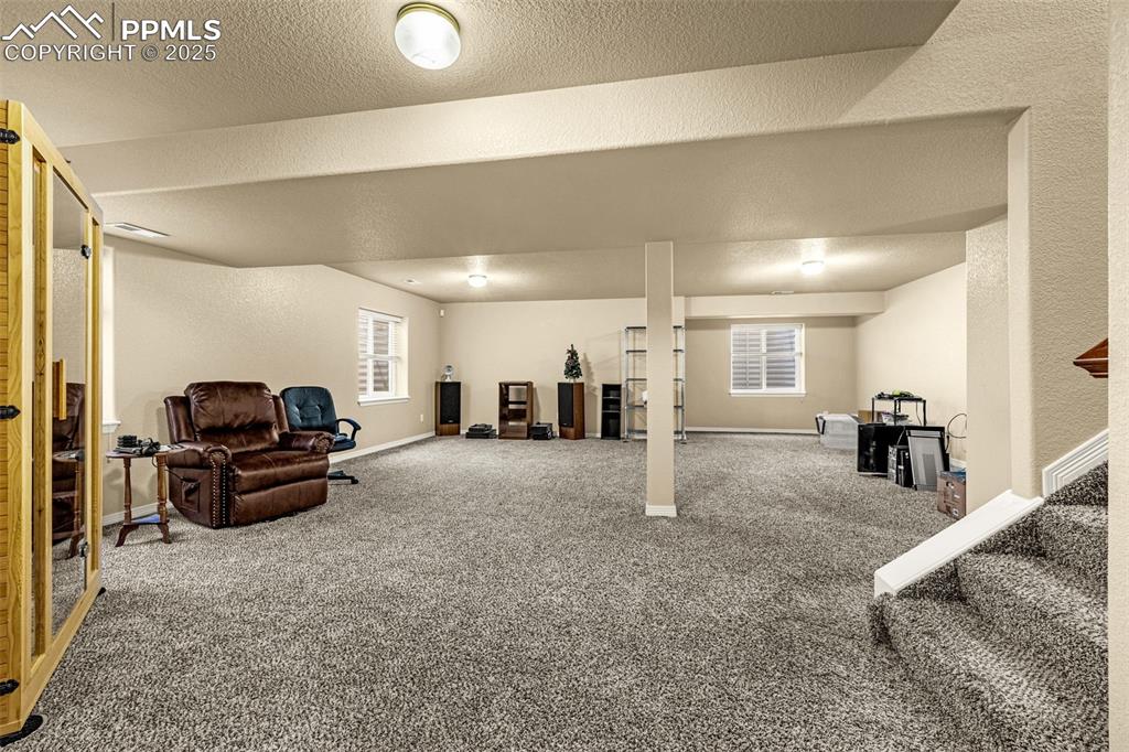 Image 15 of 30: Living Room