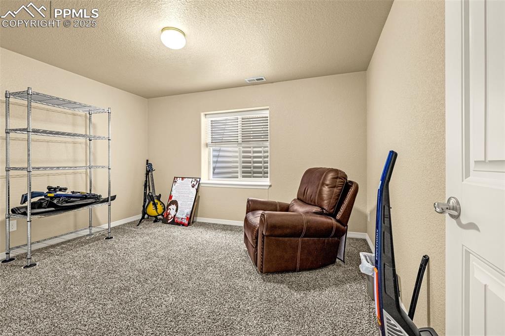 Image 17 of 30: Sitting Room