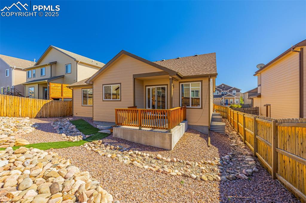 Image 23 of 30: Back of Structure