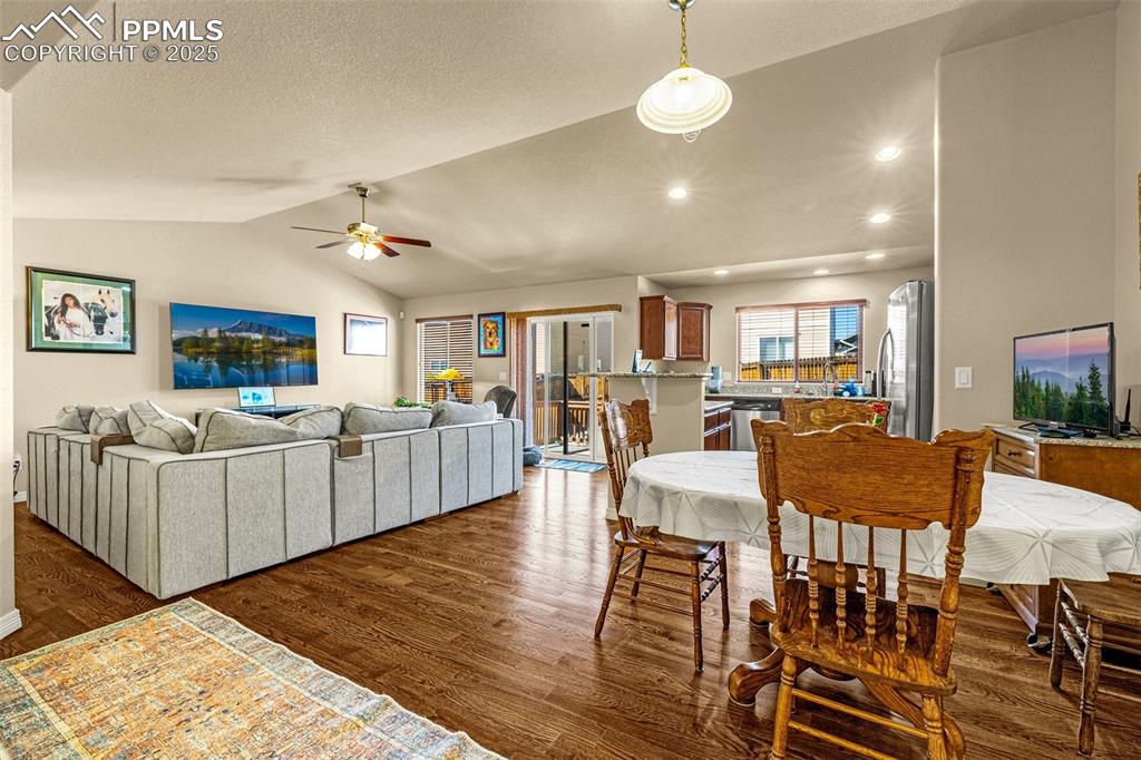 Image 3 of 30: Dining Area