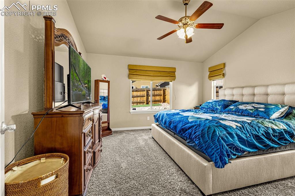 Image 7 of 30: Bedroom