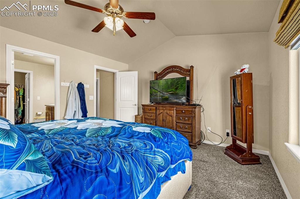 Image 8 of 30: Bedroom