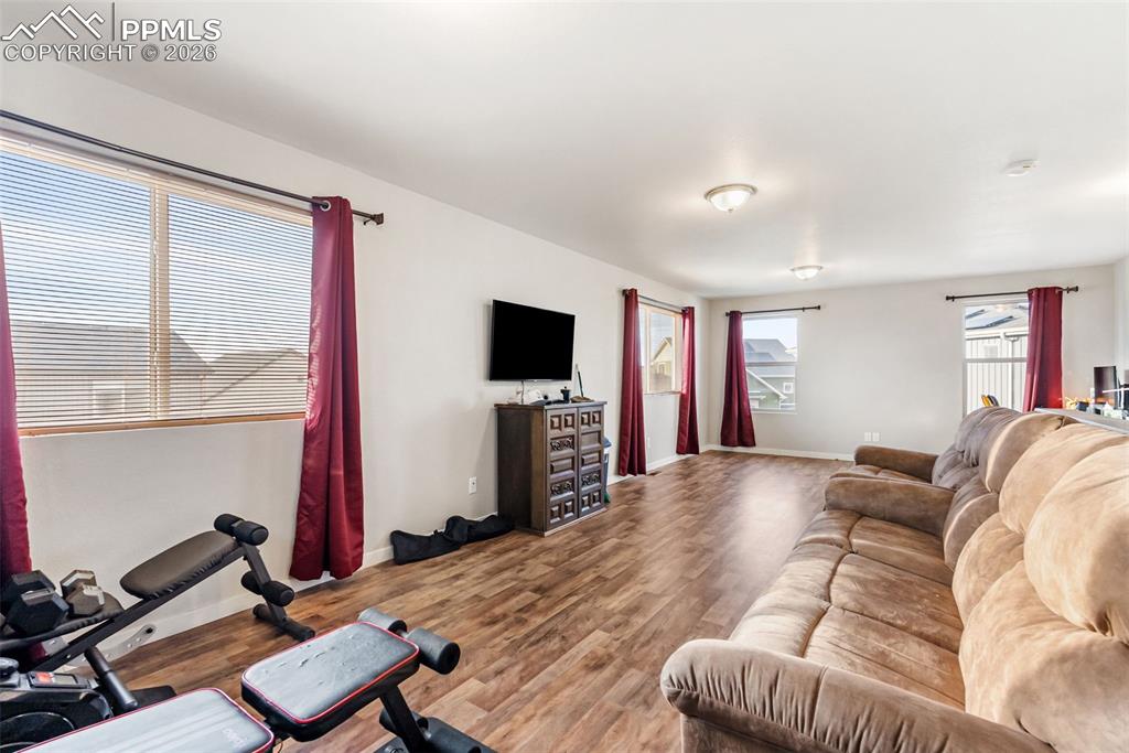 Image 32 of 39: Living Room