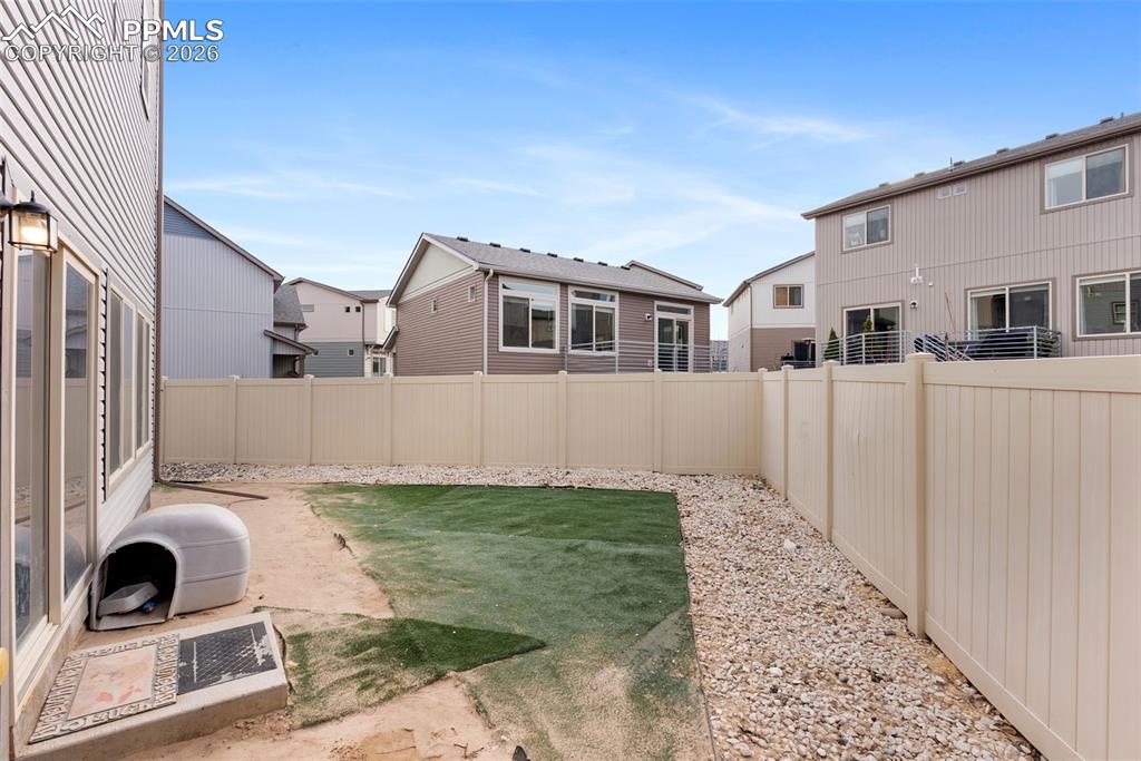 Image 33 of 39: Yard