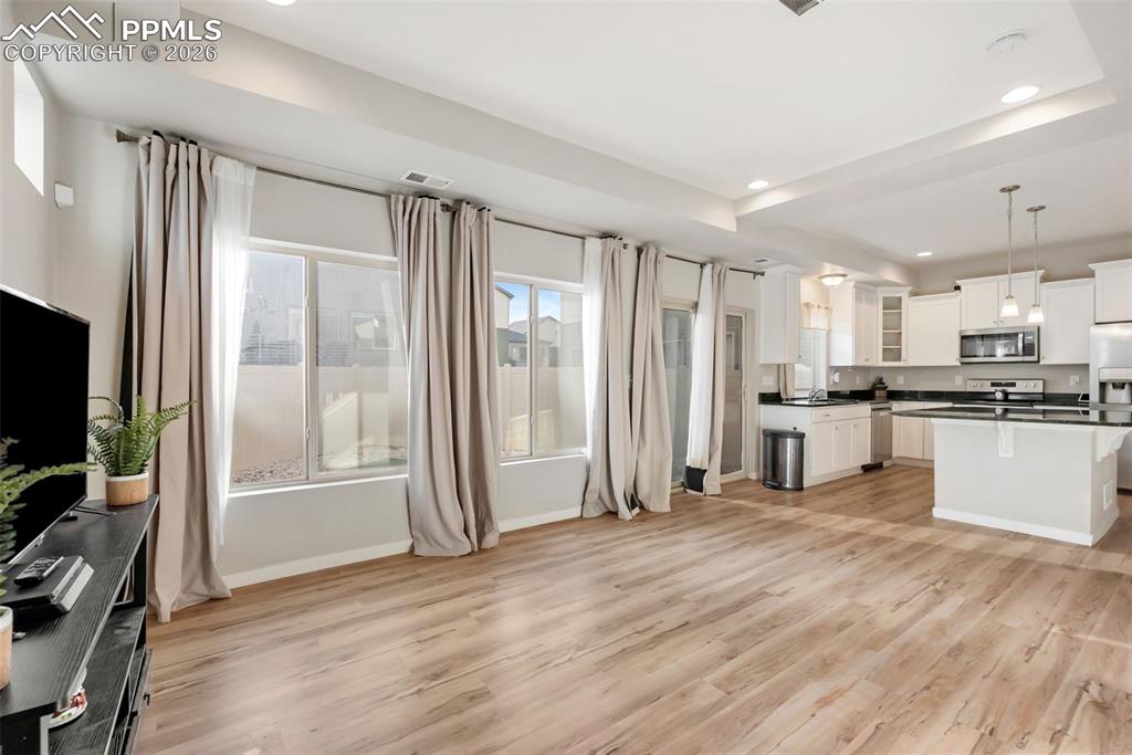 Image 5 of 39: Kitchen