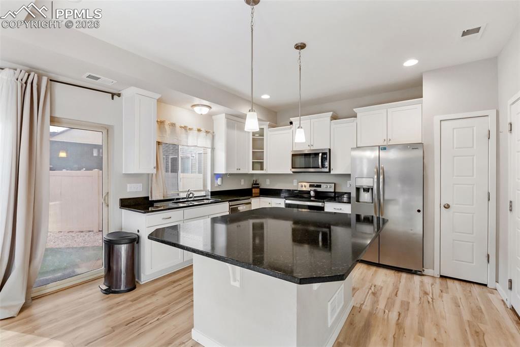 Image 9 of 39: Kitchen