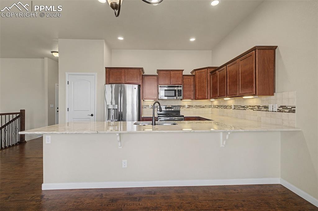 Image 12 of 32: Kitchen