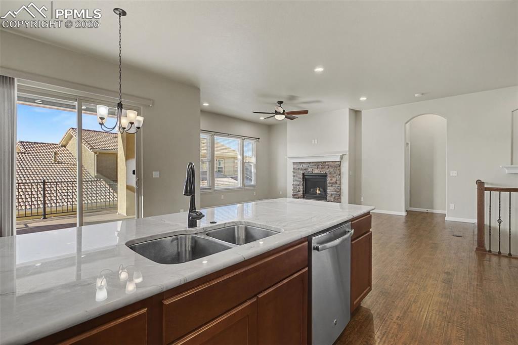 Image 14 of 32: Kitchen