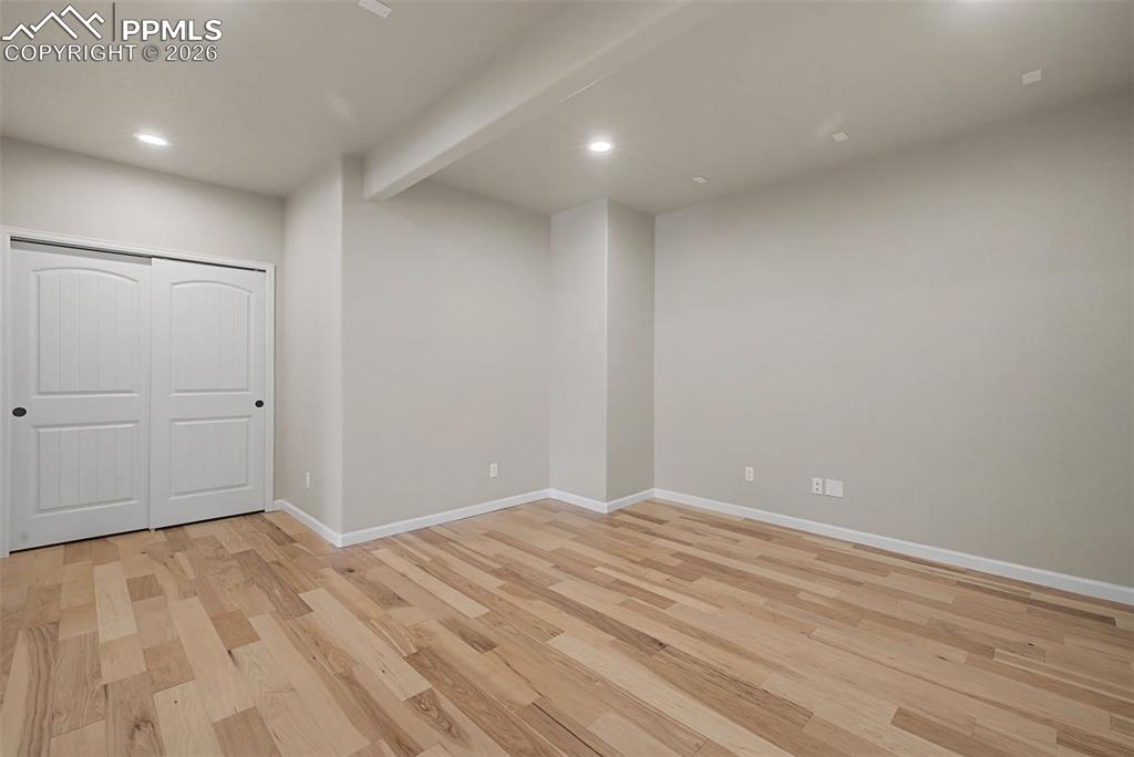 Image 29 of 32: Bedroom