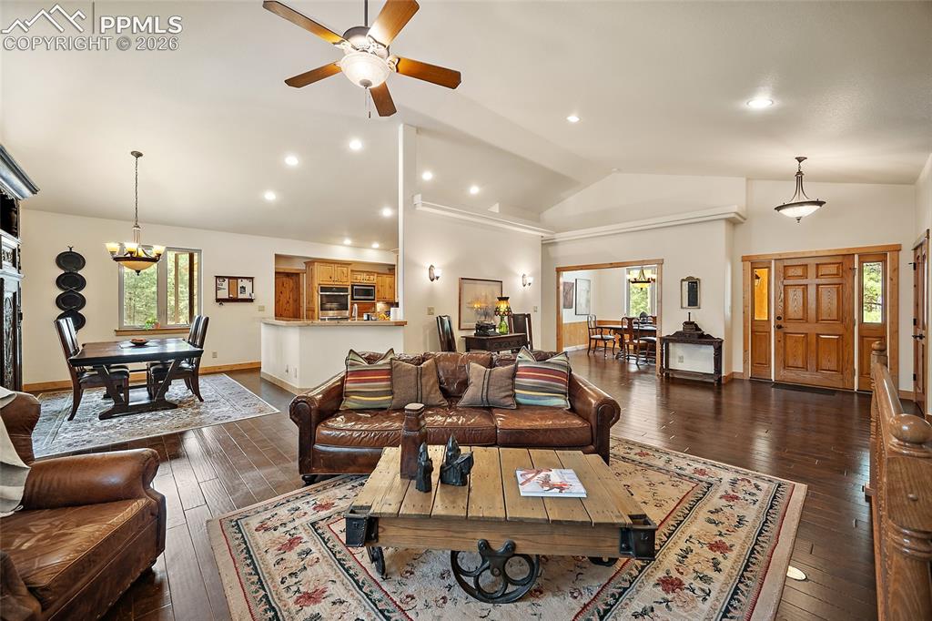 Image 10 of 50: Living Room