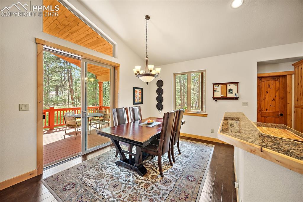 Image 12 of 50: Dining Area