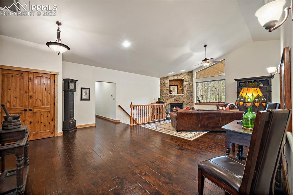 Image 8 of 50: Living Room