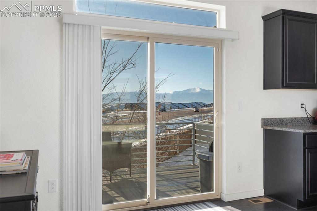 Image 15 of 36: Entry