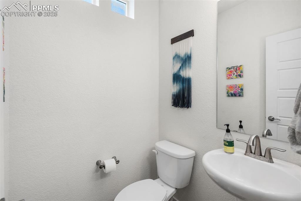 Image 16 of 36: Bathroom