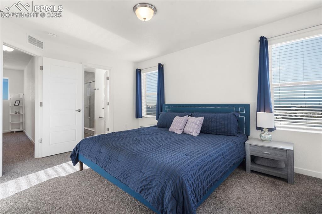 Image 18 of 36: Bedroom