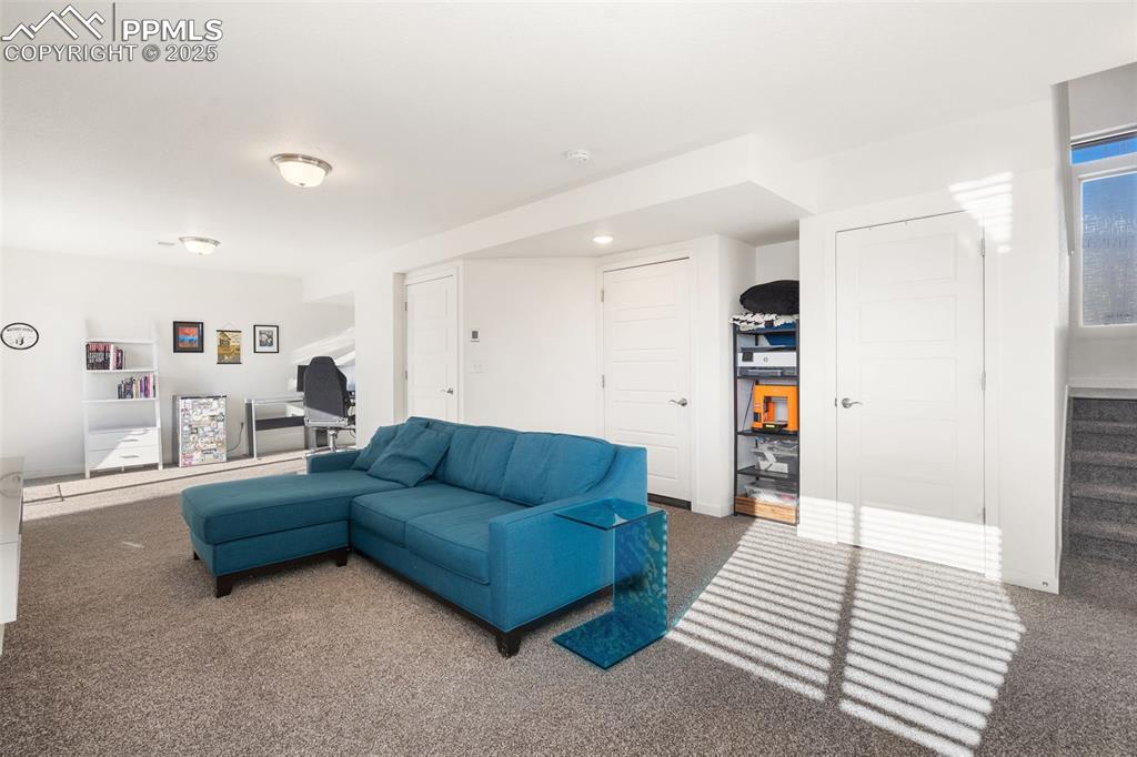 Image 27 of 36: Living Room