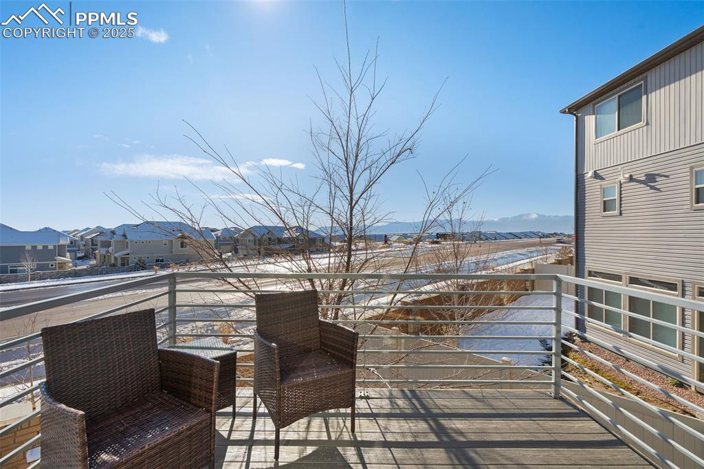 Image 30 of 36: Deck