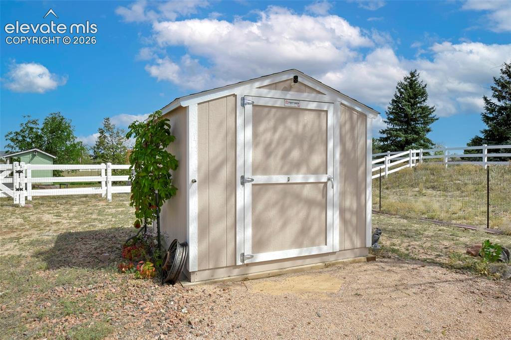 Image 39 of 50: New shed