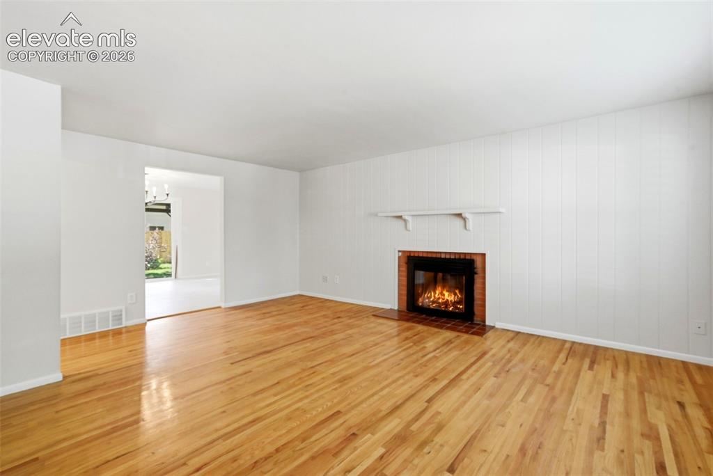 Image 10 of 50: Living Room