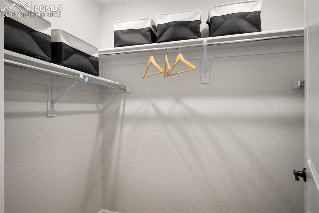 Image 11 of 12: Closet