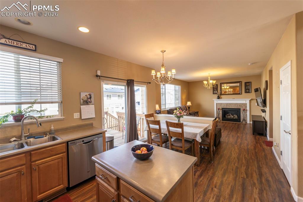 Image 10 of 50: Kitchen