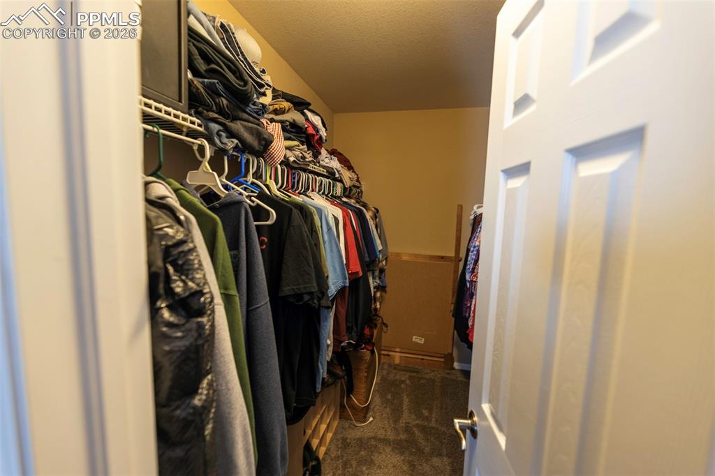 Image 20 of 50: Closet