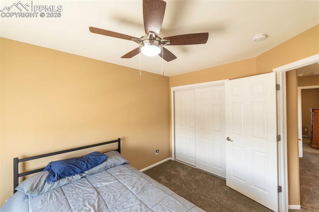 Image 29 of 50: Bedroom