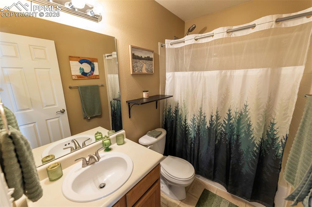 Image 31 of 50: Bathroom