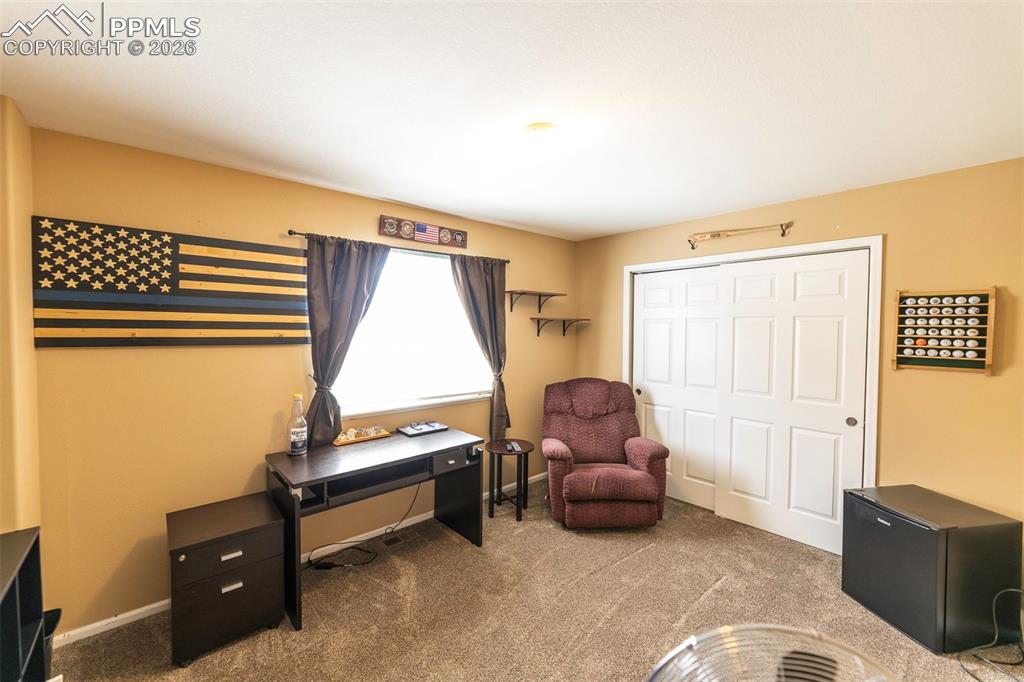 Image 32 of 50: Office