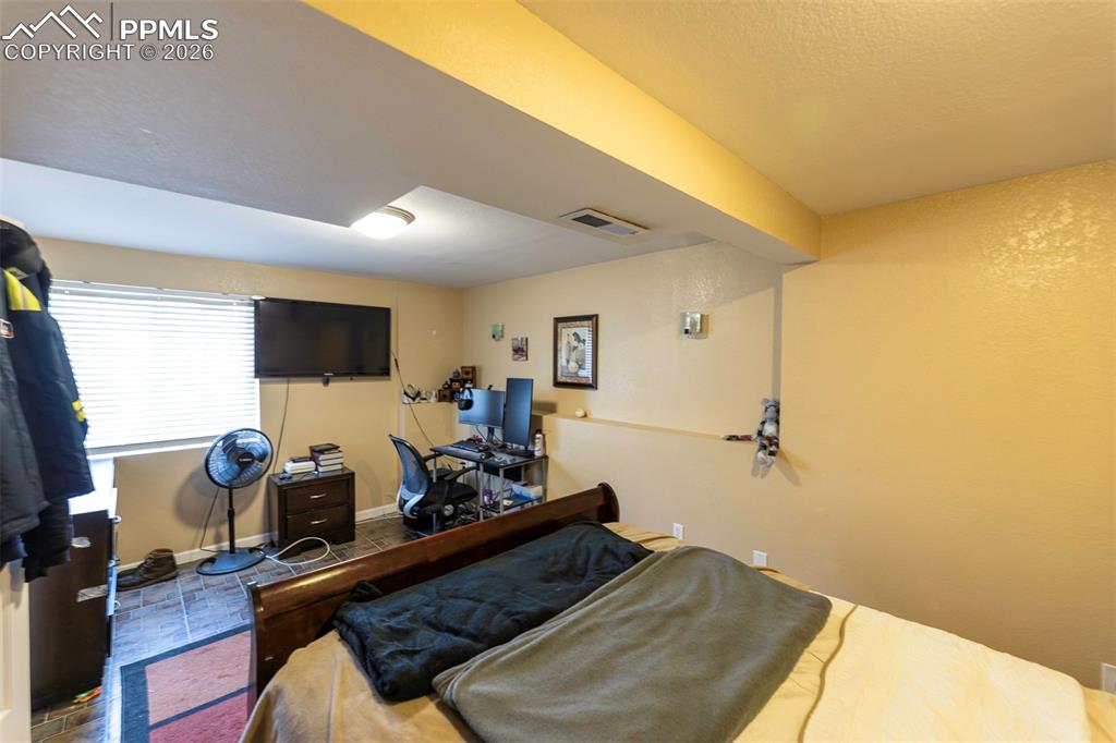 Image 41 of 50: Bedroom