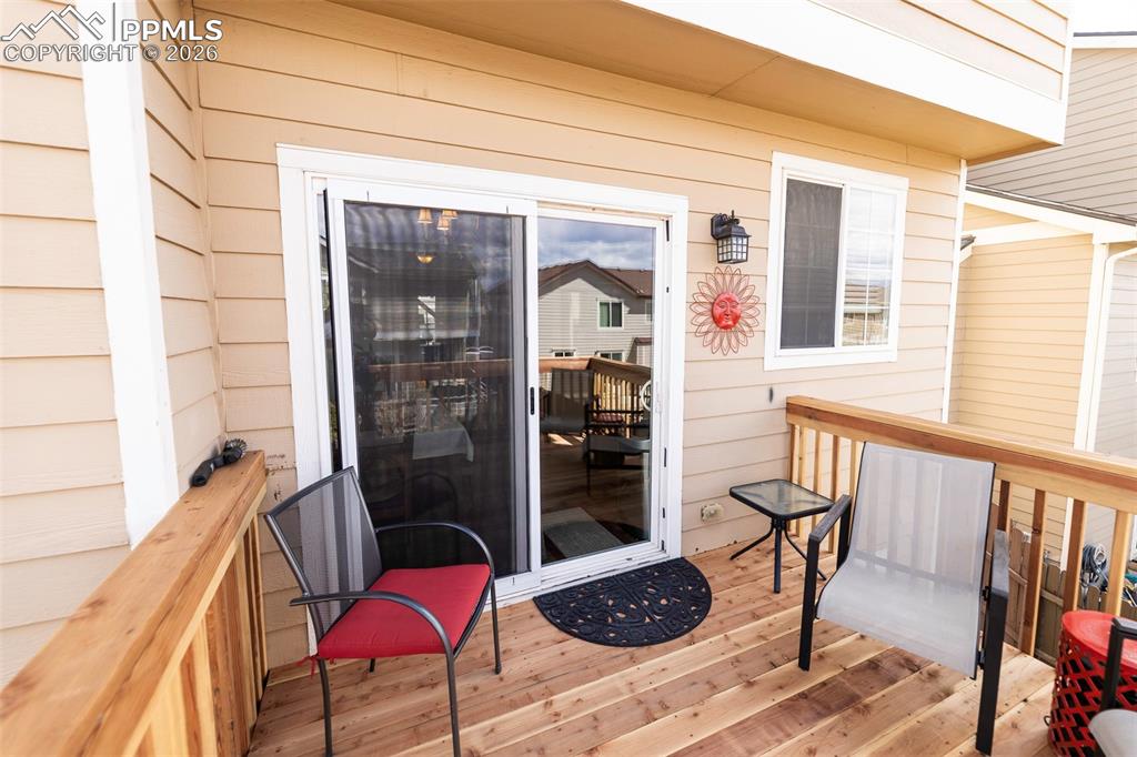 Image 44 of 50: Deck