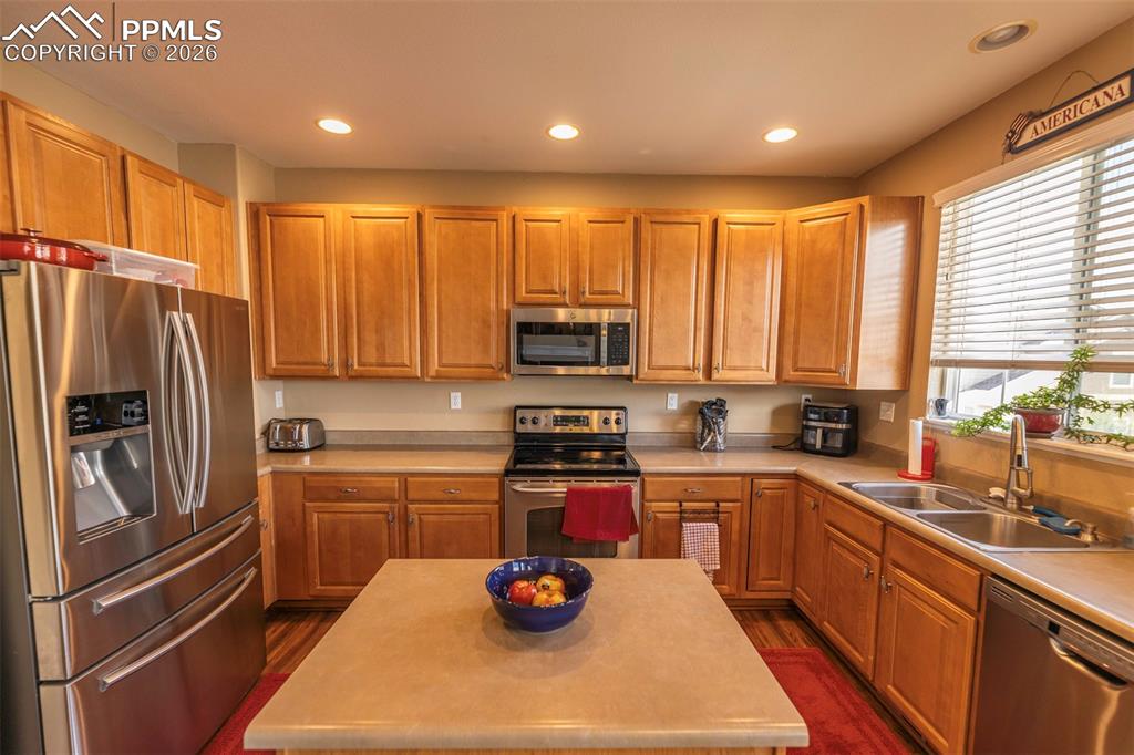 Image 6 of 50: Kitchen