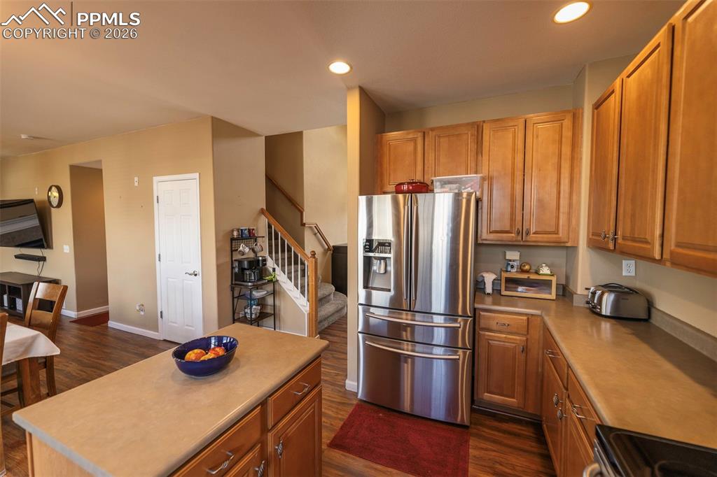 Image 7 of 50: Kitchen