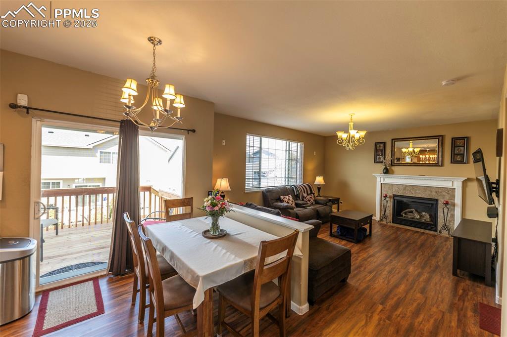 Image 9 of 50: Dining Area