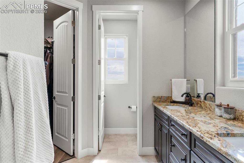 Image 19 of 50: Double sink granite vanities in both primary baths