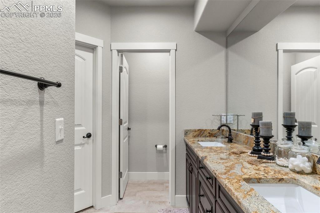 Image 30 of 50: Double sink granite vanities in both primary baths