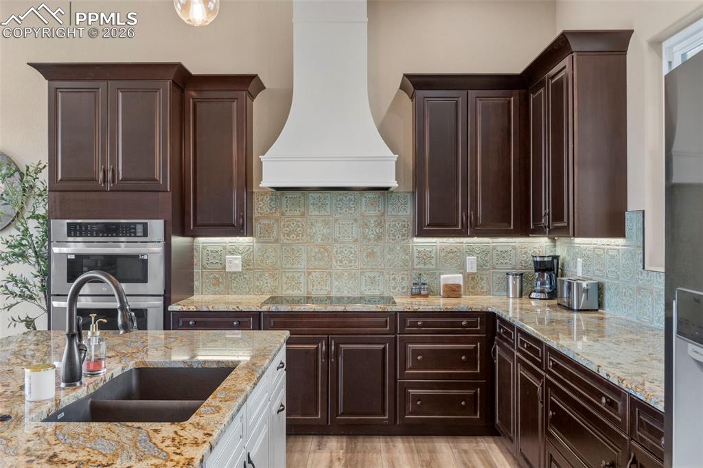 Image 6 of 50: Stunning Upgraded kitchen 