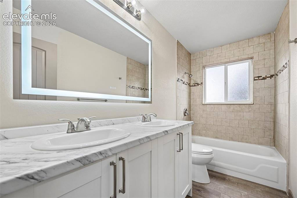Image 5 of 16: Bathroom